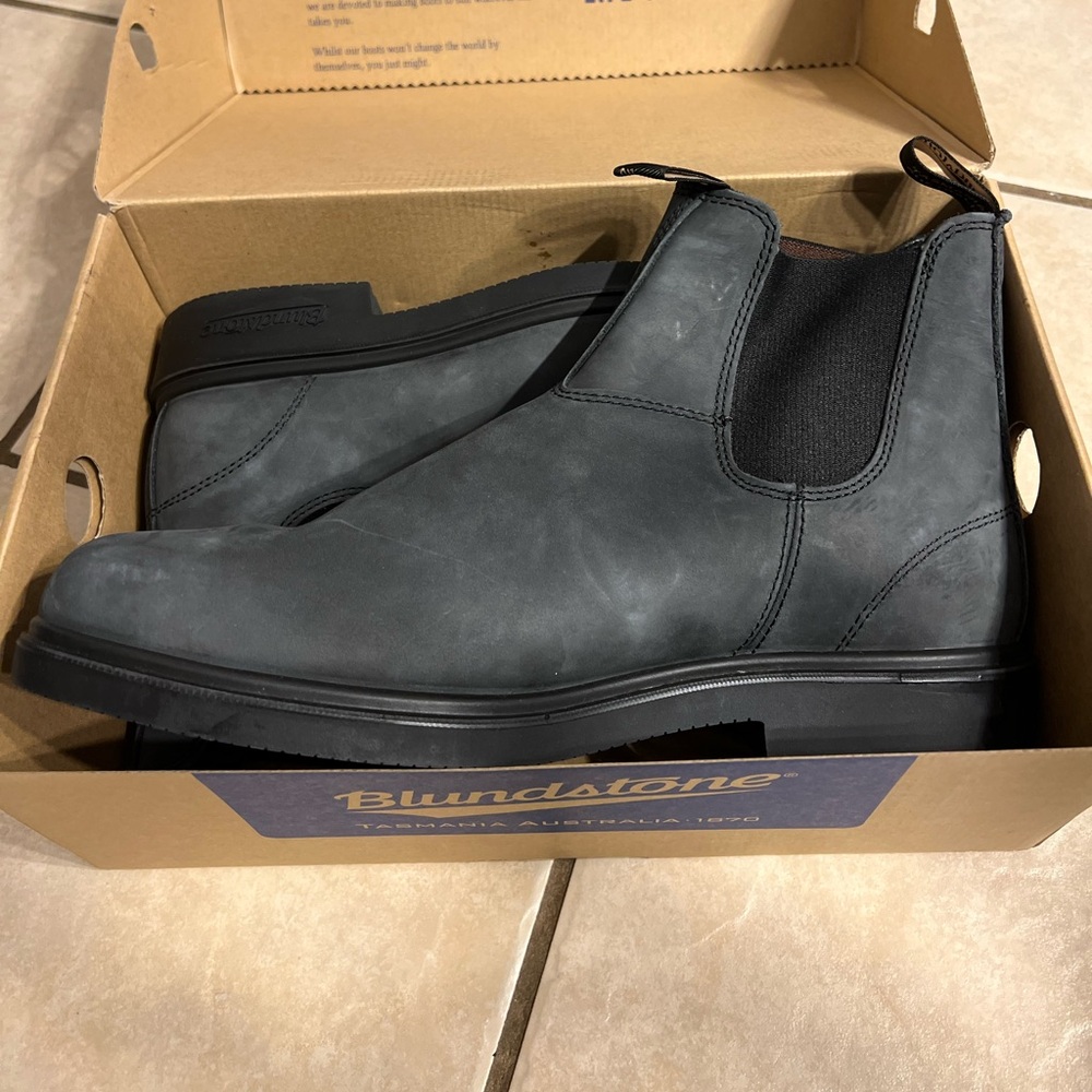 Brand new Blundstone boots, never worn size 13